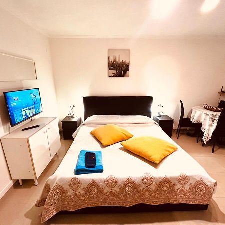 Apartmán Monolocale A Mostacciano Řím Exteriér fotografie