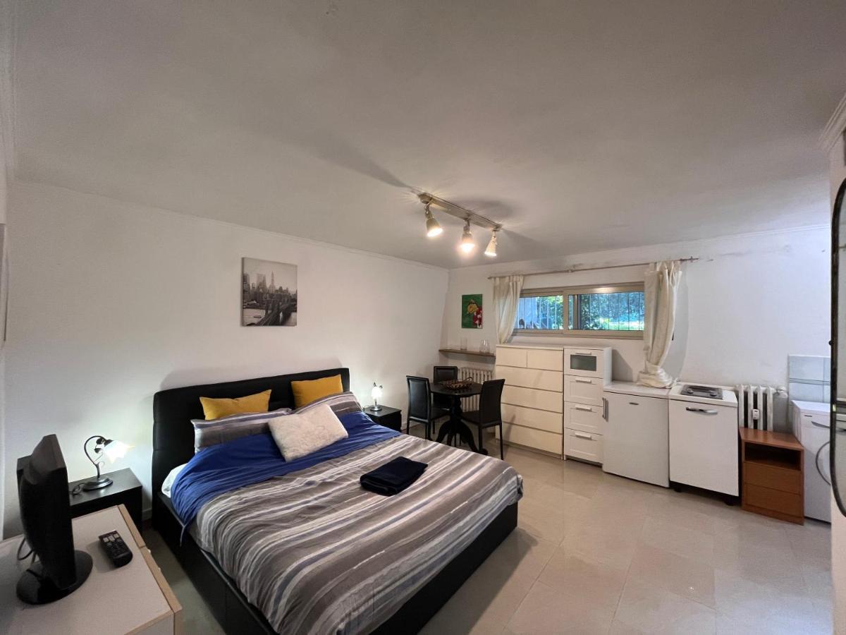 Apartmán Monolocale A Mostacciano Řím Exteriér fotografie