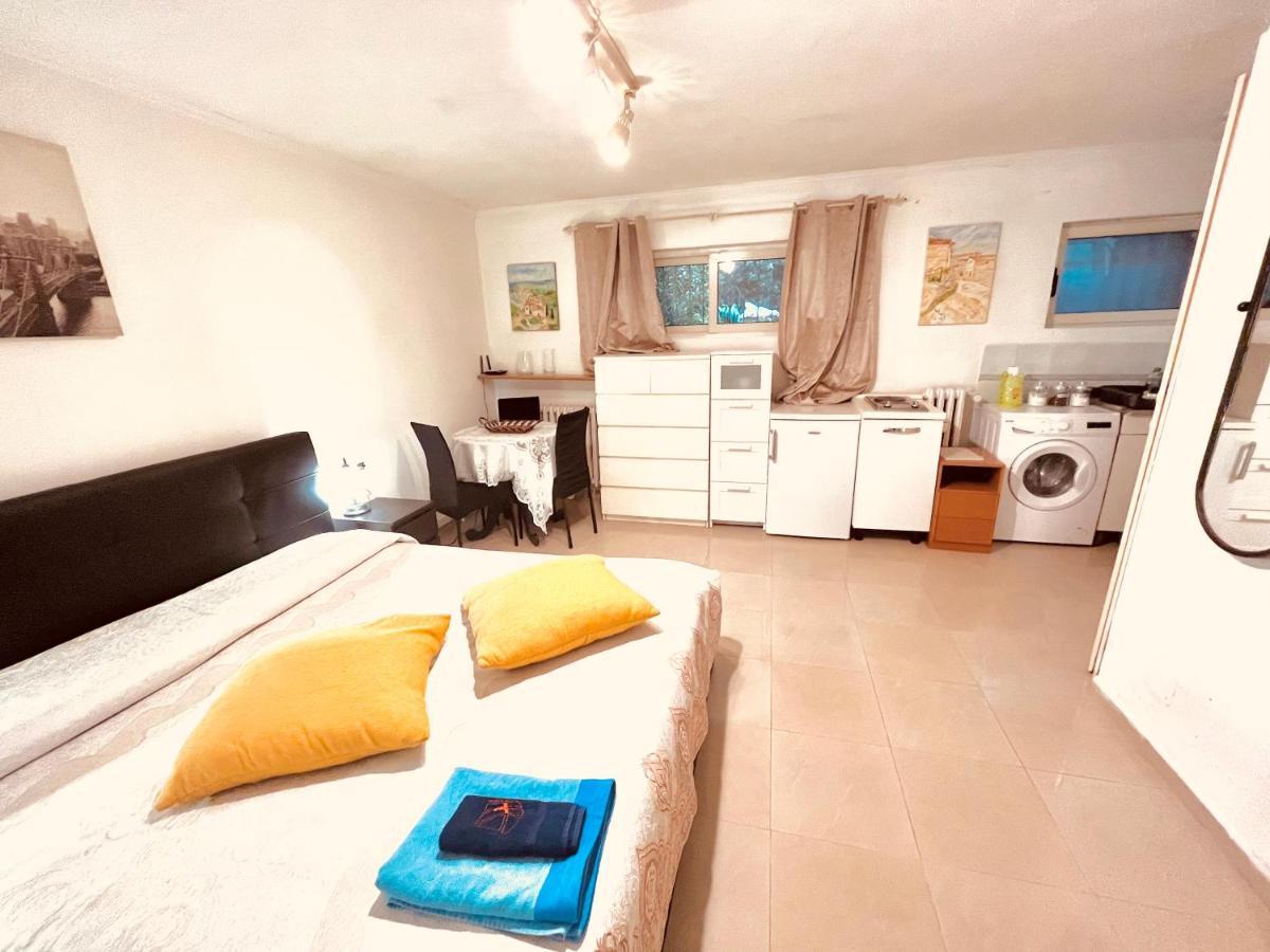 Apartmán Monolocale A Mostacciano Řím Exteriér fotografie